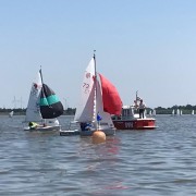 Rege Regattatätigkeit der Zweihandgruppen Bild 5