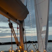 Lichtersegeln mit beleuchteten Booten Bild 6